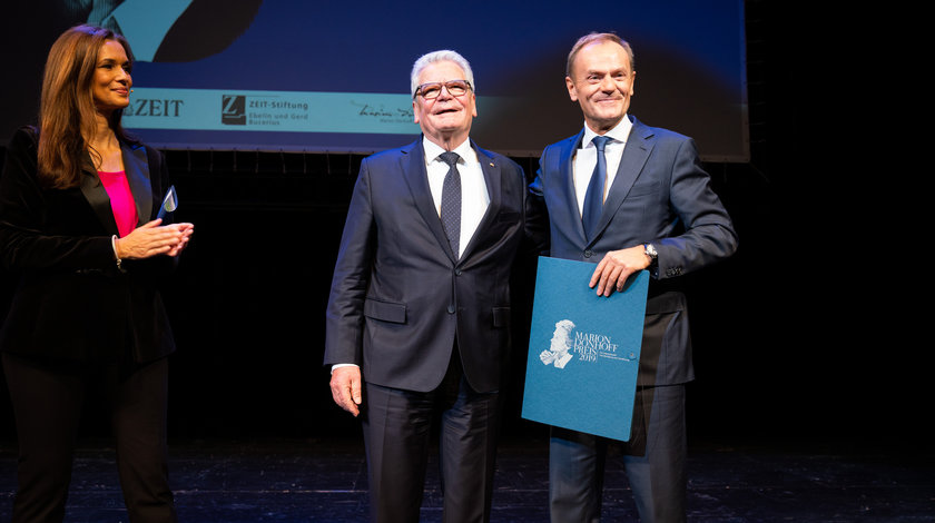Bundespräsident a.D. Joachim Gauck bei der Verleihung des Marion Dönhoff-Preises an Donald Tusk im Hamburger Schauspielhaus