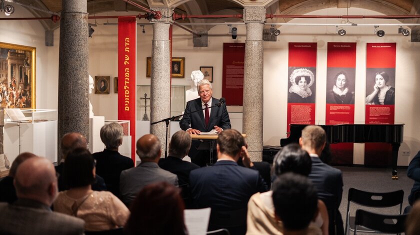 Bundespräsident a.D. Joachim Gauck hält eine Laudatio auf Hartmut Koschyk