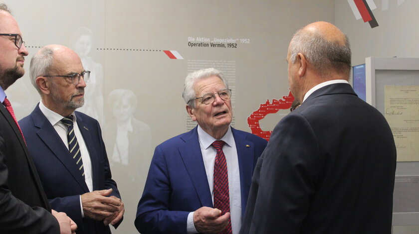 Bundespräsident a.D. Joachim Gauck im Austausch im Grenzlandmuseum Eichsfeld
