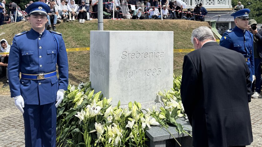 Bundespräsident a.D. Joachim Gauck beim Gedenken am Memorial-Zentrum Potočari