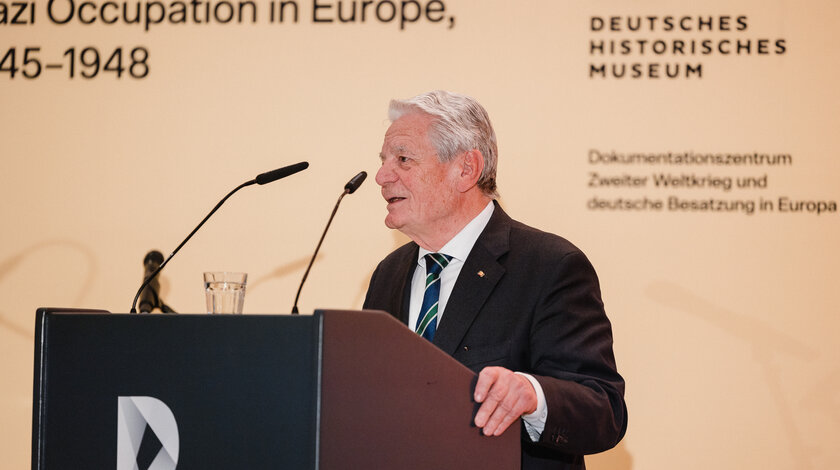 Bundespräsident a.D. Joachim Gauck spricht ein Grußwort im Deutschen Historischen Museum