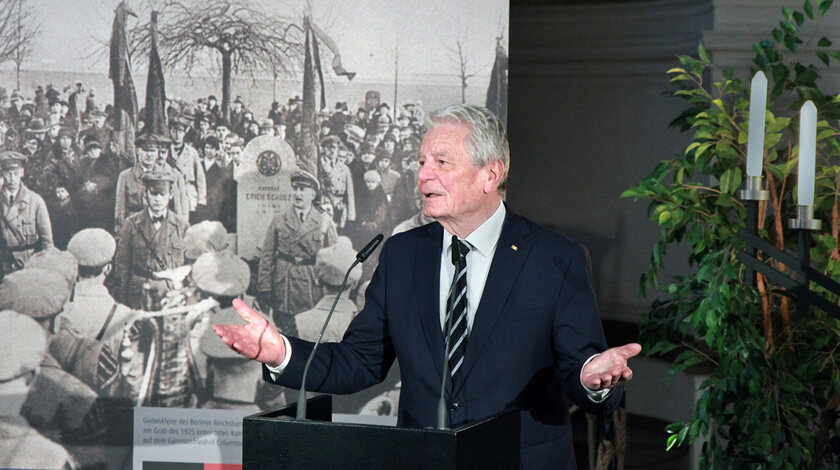 Bundespräsident a.D. Joachim Gauck hat eine Rede auf dem Friedhof Columbiadamm gehalten