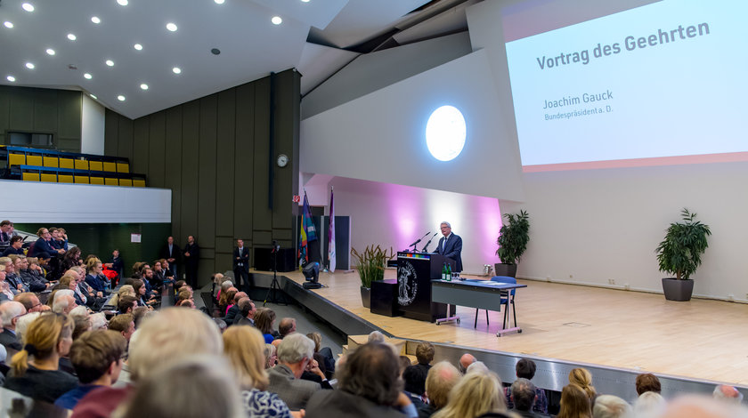 Bundespräsident a.D. Joachim Gauck hält eine Rede in der Christian-Albrechts-Universität zu Kiel an lässlich der Verleihung der Ehrendoktorwürde der Theologischen Fakultät