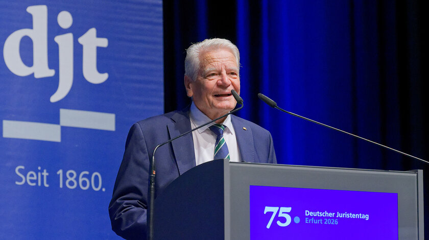Bundespräsident a.D. Joachim Gauck hält eine Rede in Erfurt