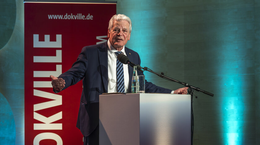 Bundespräsident a.D. Joachim Gauck hält eine Rede im Stuttgarter Hospitalhof