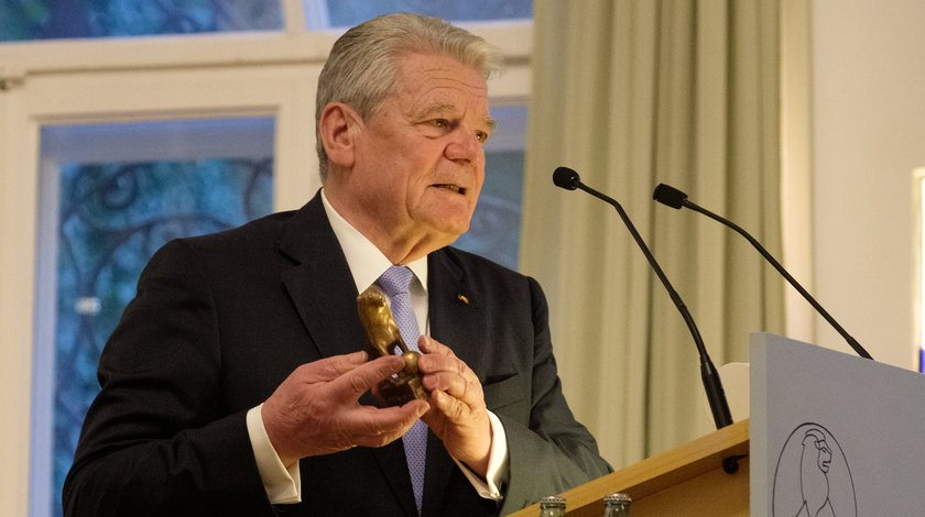 Bundespräsident a.D. Joachim Gauck hält eine Dankesrede anlässlich der Verleihung des Tutzinger Löwen in München