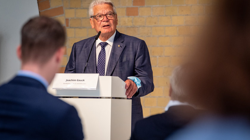 Joachim Gauck spricht anlässlich der Pressekonferenz des Exilmuseums zur Vorstellung des Siegerentwurfs beim Architekturwettbewerb