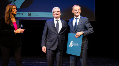 Bundespräsident a.D. Joachim Gauck bei der Verleihung des Marion Dönhoff-Preises an Donald Tusk im Hamburger Schauspielhaus