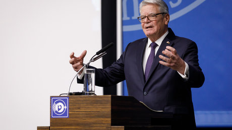 Joachim Gauck am Rednerpult in der Aula der Universität Wien