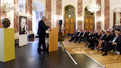 Joachim Gauck hält eine Dankesrede im Mannheimer Schloss anlässlich der Carlo-Schmidt-Preisverleihung