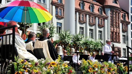 BUndespräsident a.D. Joachim Gauck hält ein Grußwort anlässlich der Glockenweihe der St. Nikolaikirche in Leipzig