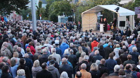 Bundespräsident a.D. Joachim Gauck spricht auf einer Gedenkveranstaltung in Plauen anlässlich 30 Jahre Friedliche Revolution