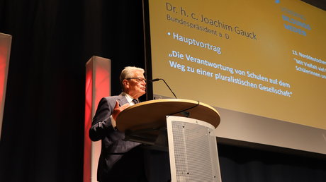 Joachim Gauck als Redner beim Norddeutschen Lehrertag 2021