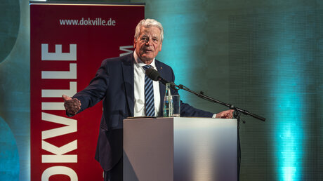 Bundespräsident a.D. Joachim Gauck hält eine Rede im Stuttgarter Hospitalhof