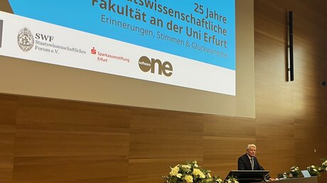 Bundespräsident a.D. Joachim Gauck hält eine Rede an der Universität Erfurt