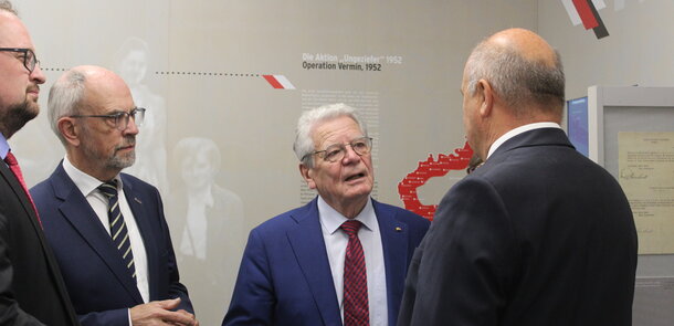 Bundespräsident a.D. Joachim Gauck im Austausch im Grenzlandmuseum Eichsfeld